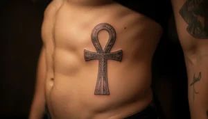 Image de l'article : Tatouage Ankh: un peu plus qu&rsquo;un symbole de vie